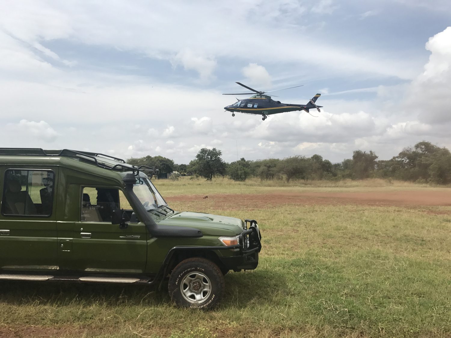Self-Drive vs Fly-In Safari in Rwanda – Which Should You Choose?